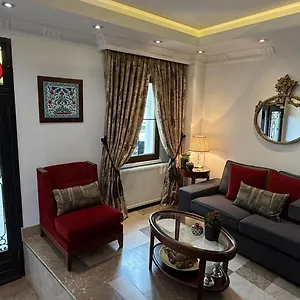 Hotel Four Doors
